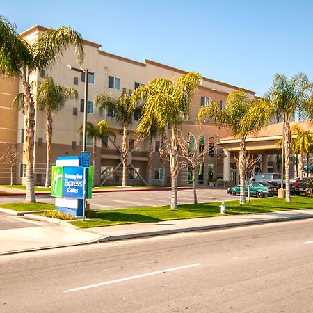 Holiday Inn Express & Suites Bakersfield Central By Ihg Экстерьер фото