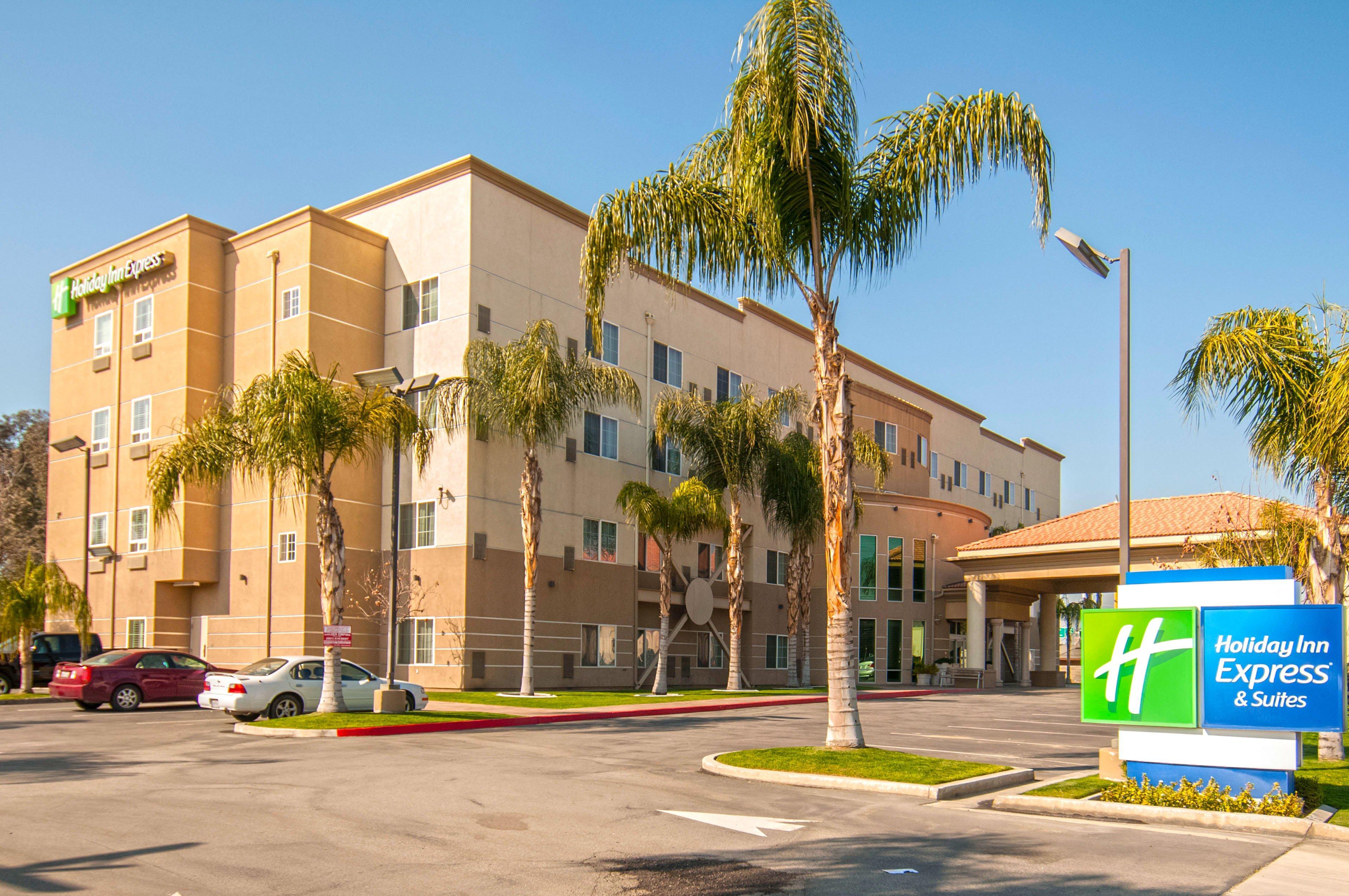 Holiday Inn Express & Suites Bakersfield Central By Ihg Экстерьер фото