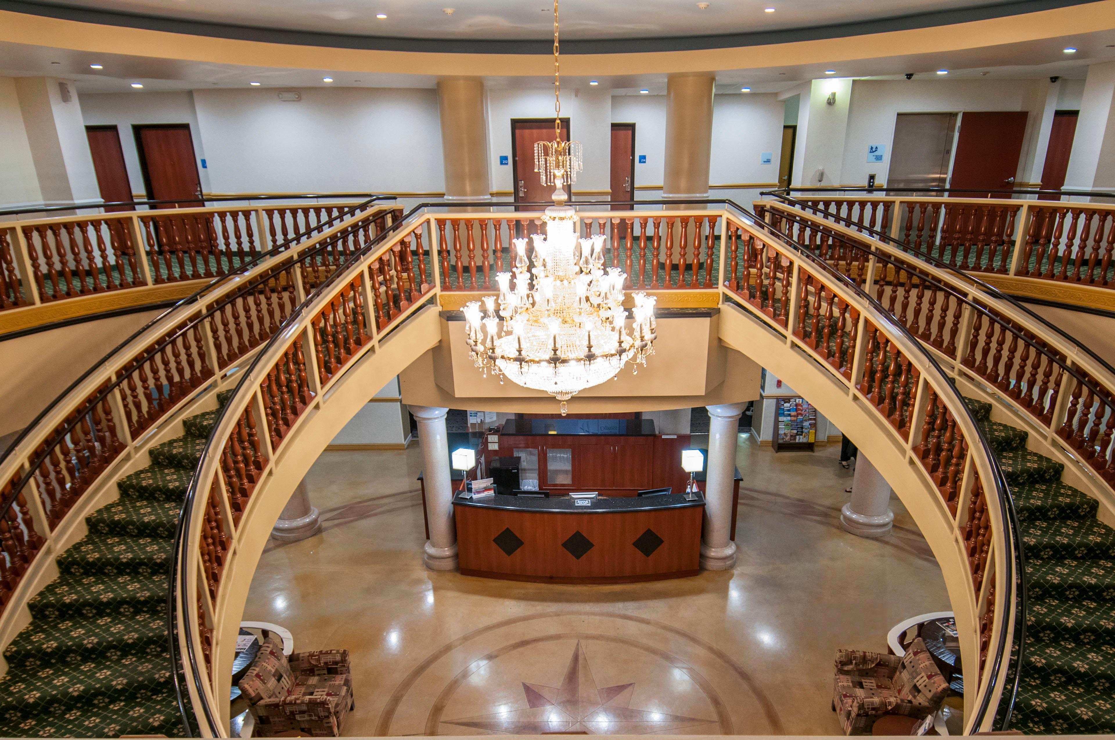 Holiday Inn Express & Suites Bakersfield Central By Ihg Экстерьер фото