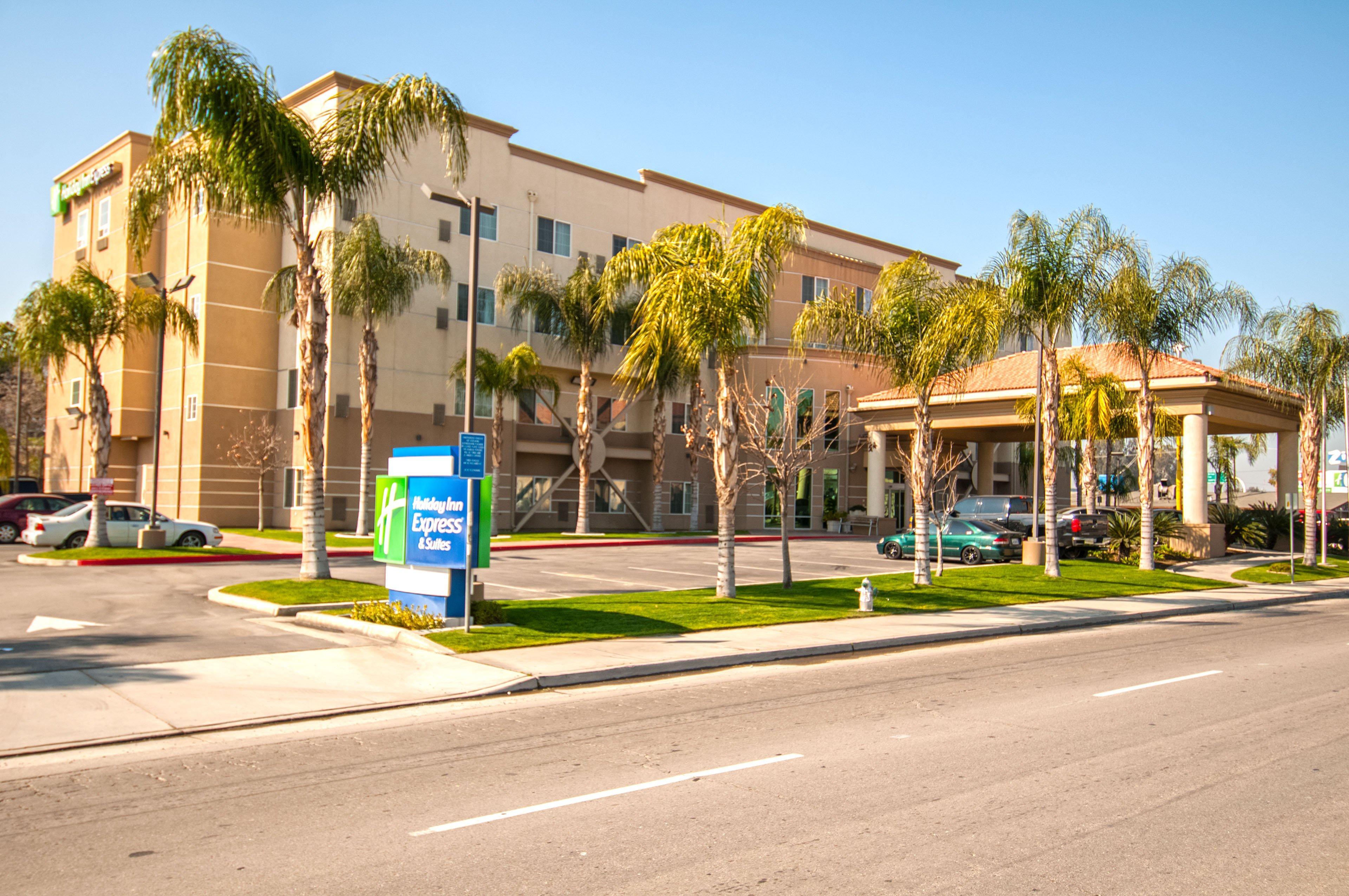 Holiday Inn Express & Suites Bakersfield Central By Ihg Экстерьер фото