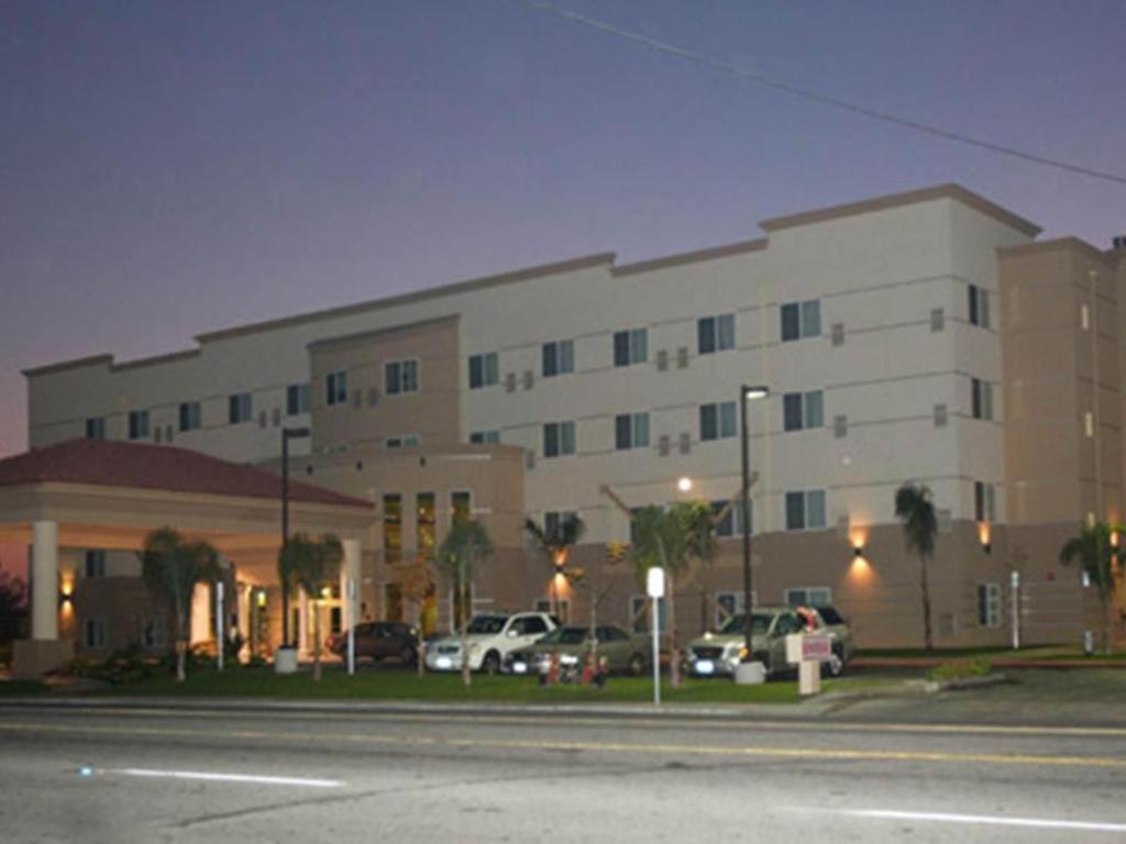 Holiday Inn Express & Suites Bakersfield Central By Ihg Экстерьер фото