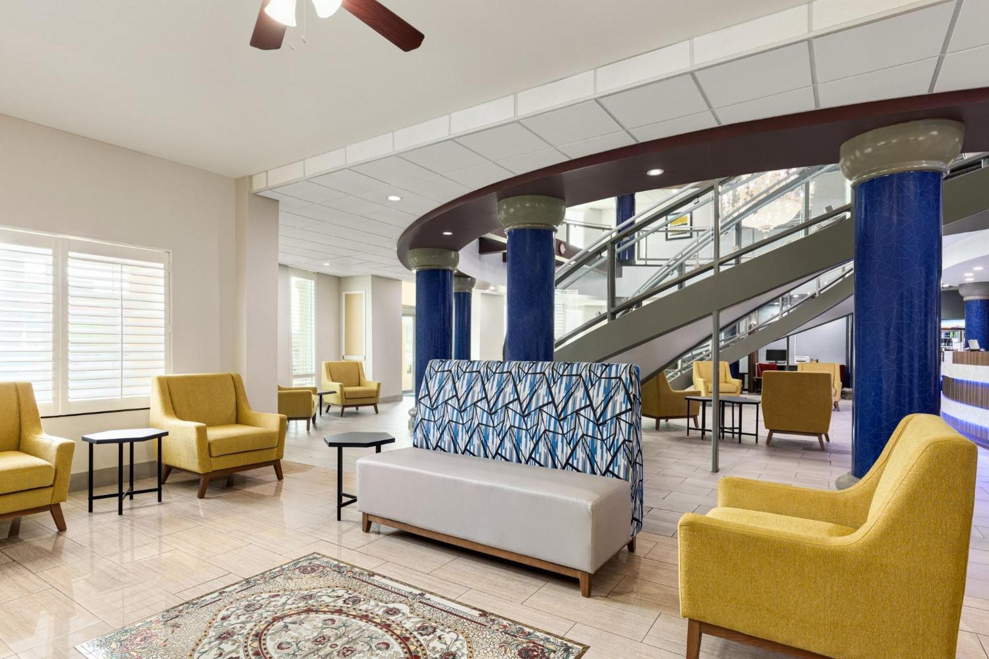 Holiday Inn Express & Suites Bakersfield Central By Ihg Экстерьер фото