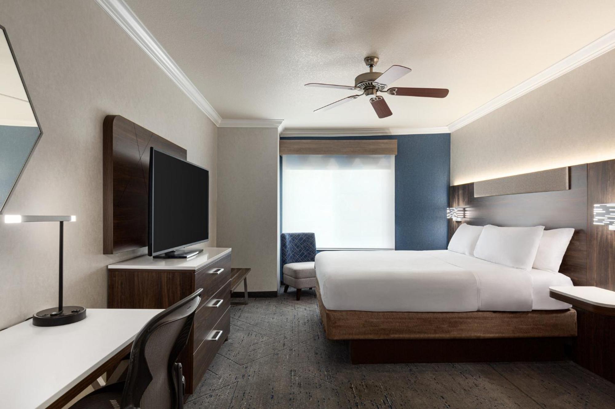 Holiday Inn Express & Suites Bakersfield Central By Ihg Экстерьер фото