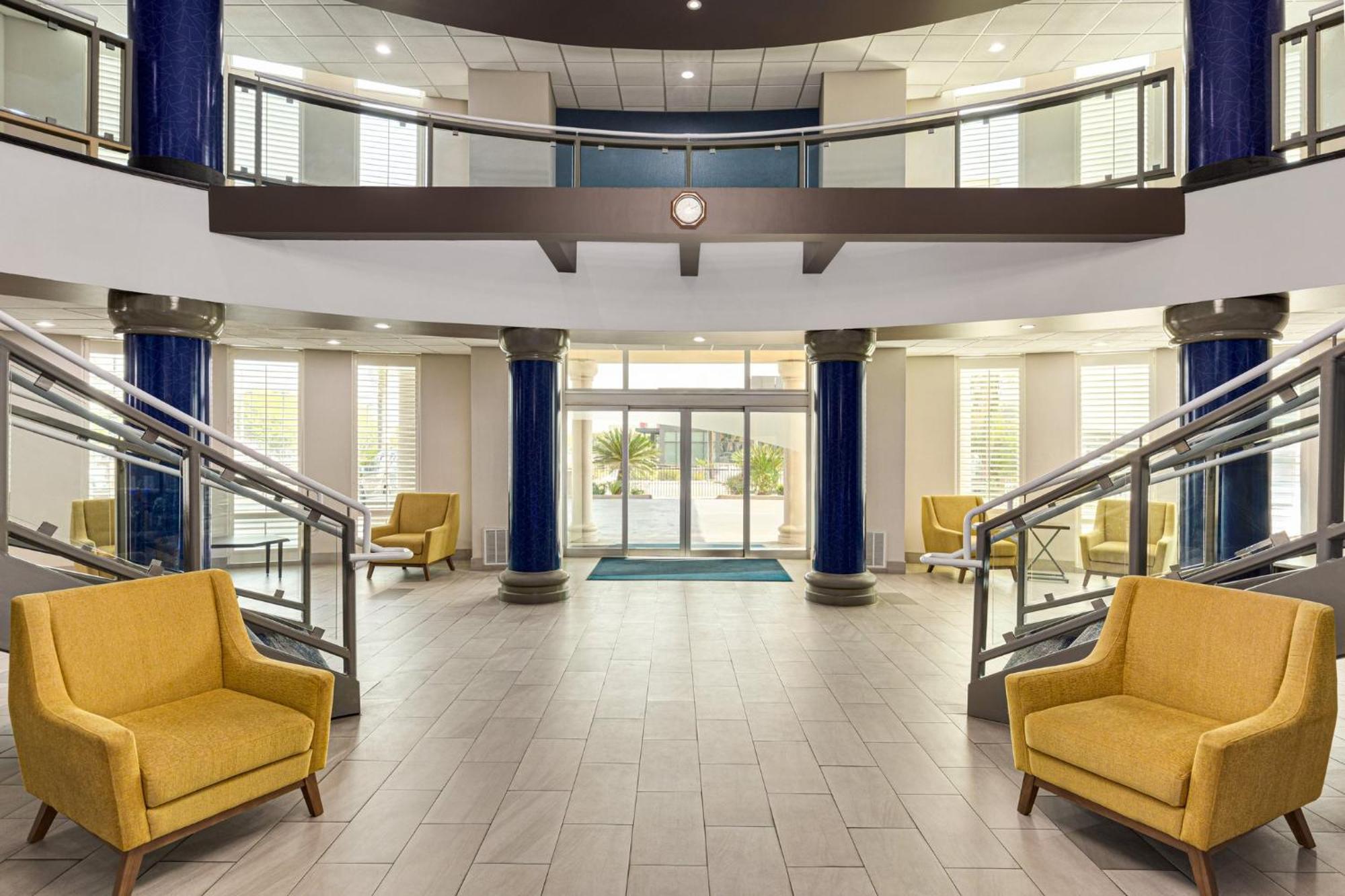 Holiday Inn Express & Suites Bakersfield Central By Ihg Экстерьер фото